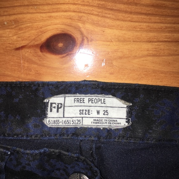 FREE PEOPLE BLUE PRINTED PANTS 25 - Picture 7 of 7